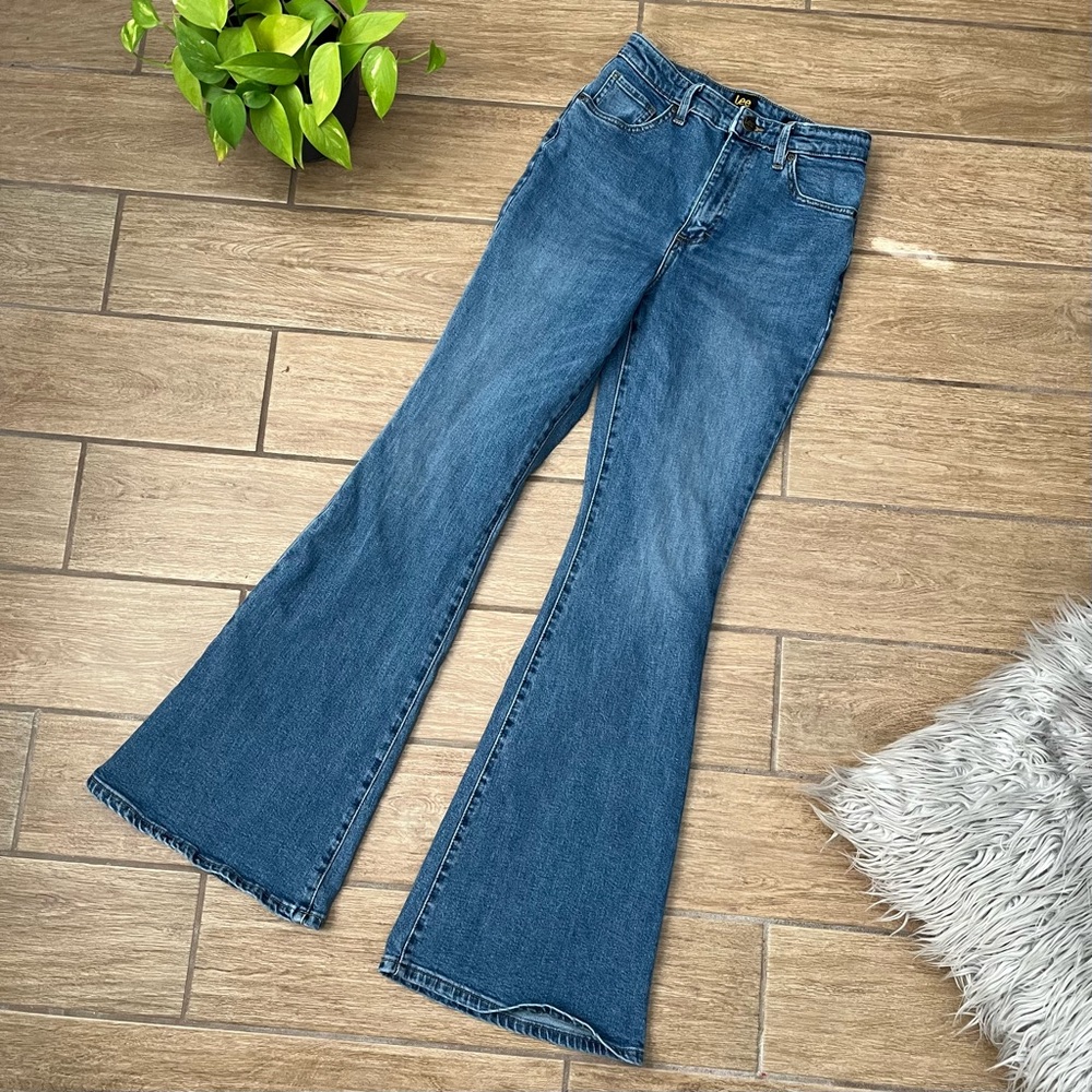 Lee Y2K High Rise Flare Bottom Jeans Size 28